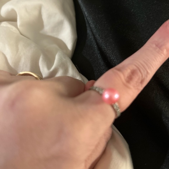 Handmade Elegant Silver and Pink Pearl Ring - Picture 2 of 4